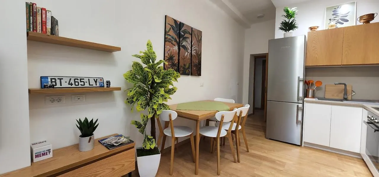 Like Home Apartment Shallvaret City Centre Tirana